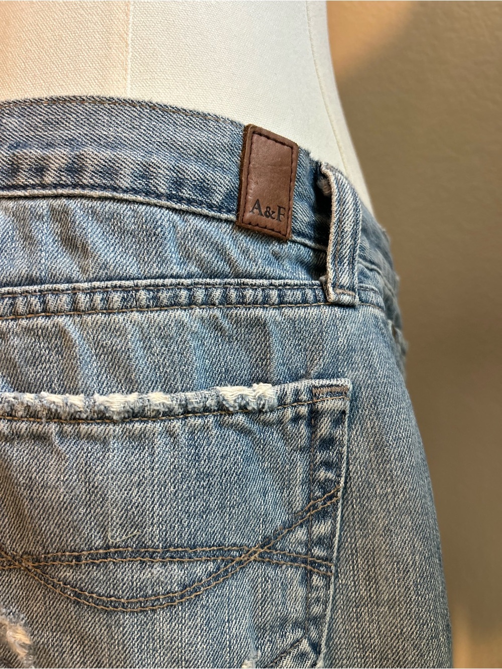 Light Wash Distressed Straight-Leg Jeans with Raw Hem - Picture 5 of 8